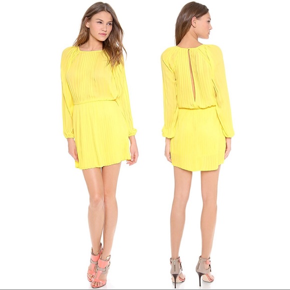Blaque Label Dresses & Skirts - Blaque Label Long Sleeve Pleat Yellow Dress Large